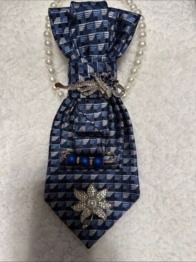 Navy Blue Embellished Women’s Necklace.